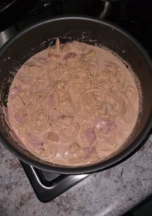 Una foto de Spaghetti al chipotle con pollo y jamon