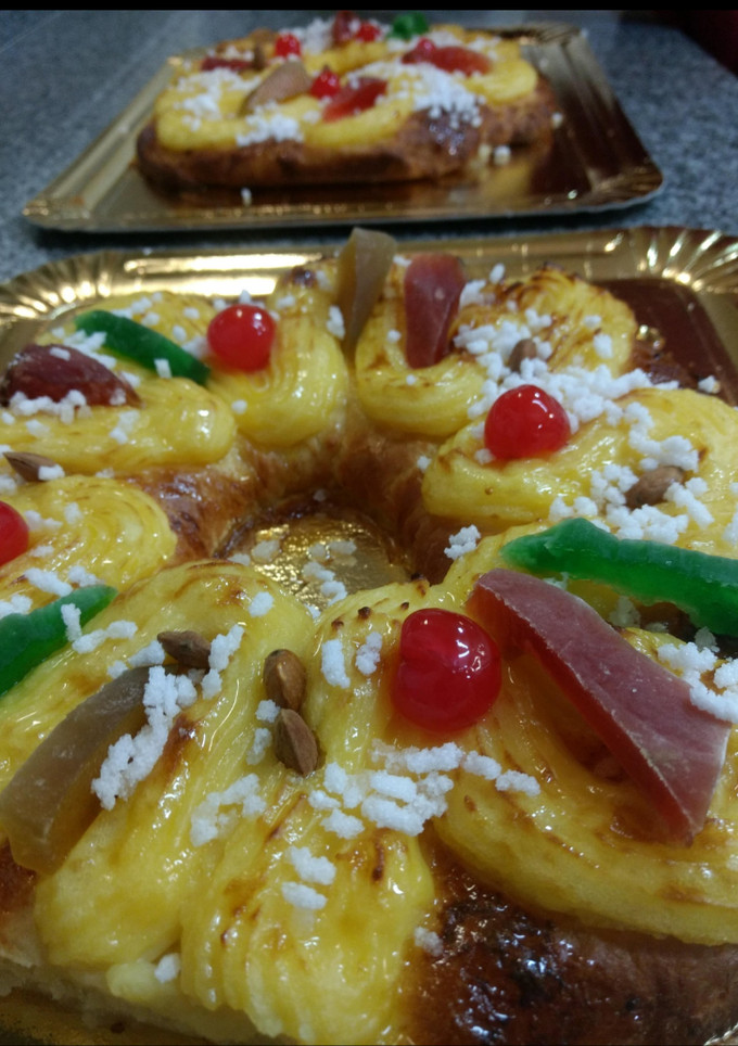 Una foto de Rosca o Roscón de Reyes húmeda y esponjosa