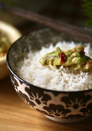 Hình của món Cơm & Bơ Dằm Nước Mắm Tỏi Ớt 🥑.