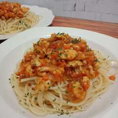 A picture of Spaghetti Bolognese with homemade sauce.