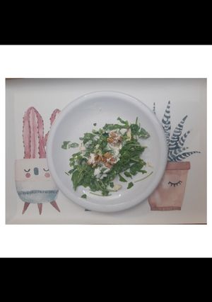 Una foto de Cena Ensalada 4 ingredientes: rúcula, queso roquefort, crema y nueces
