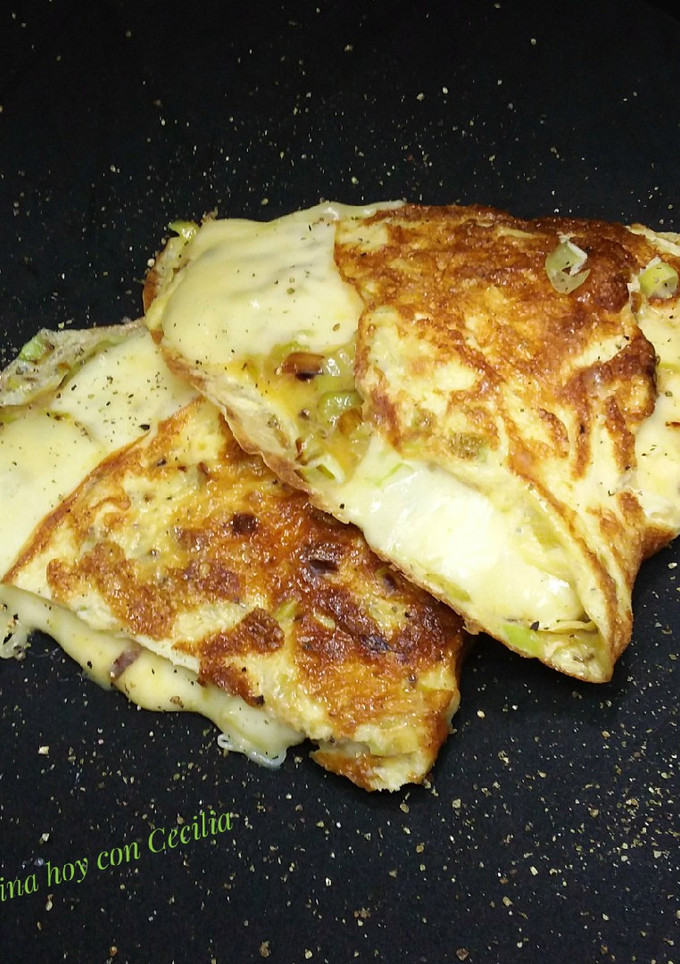 Una foto de Omelette de puerro y queso
