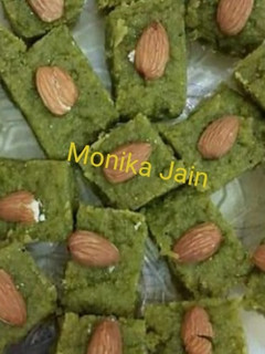 मटर की बर्फी (matar ki barfi recipe in Hindi) रेसिपी मुख्य फोटो