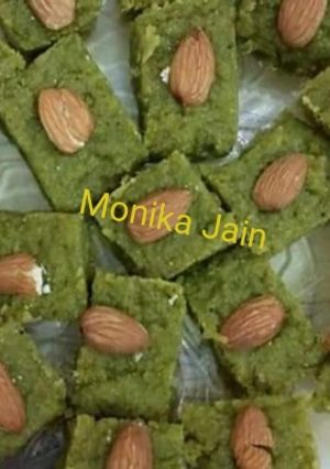 मटर की बर्फी (matar ki barfi recipe in Hindi) रेसिपी मुख्य फोटो