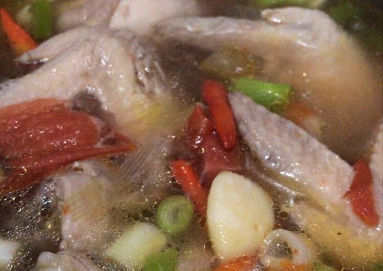 Bagaimana Menyiapkan Sup Tim Ayam, Lezat Sekali