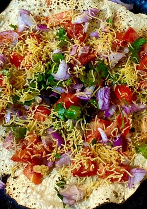 A picture of Masala papad.