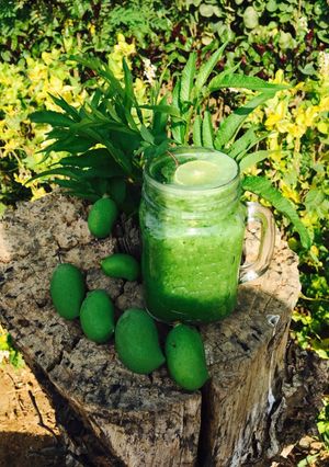 કાકડી ને કેરીનો મોઇતો (Cucumber Mango Mojito Recipe In Gujarati) રેસીપી મુખ્ય ફોટો