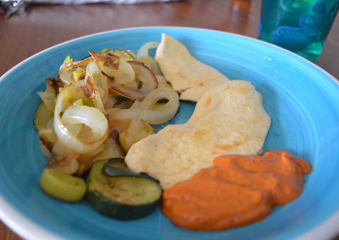 Pechuga de pollo y verduras a la plancha con mojo picón
