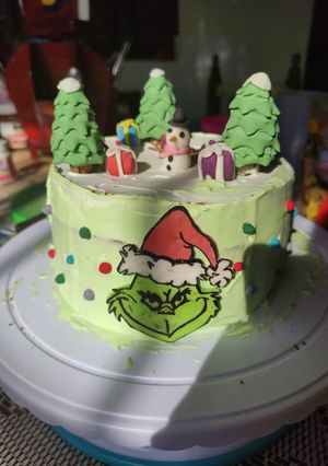 Una foto de Birthcake de Grinch con relleno de natilla de vainilla