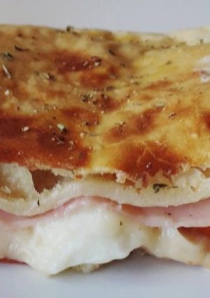 Una foto de Torta de fiambre napolitana