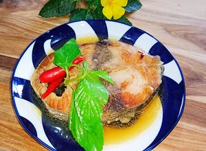 Hình của món Cá ngừ kho nước dừa.