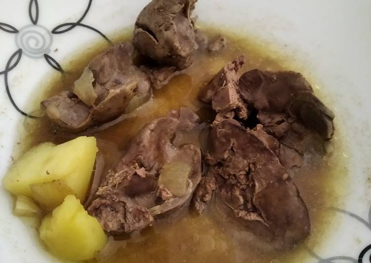 Higaditos de pollo en salsa con patatas