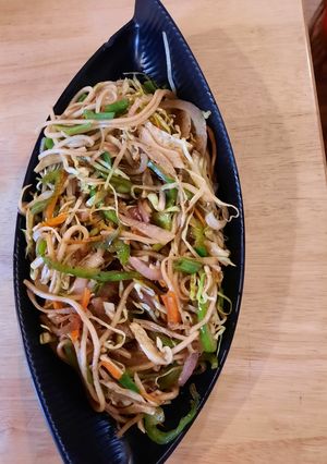 वेज चाउमीन (veg chowmein recipe in Hindi) रेसिपी मुख्य फोटो