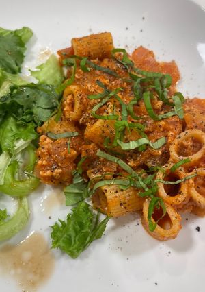 A picture of Chicken bolognese.
