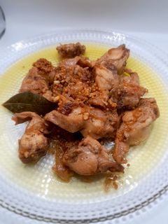 Una foto de Lomos de conejo encebollado