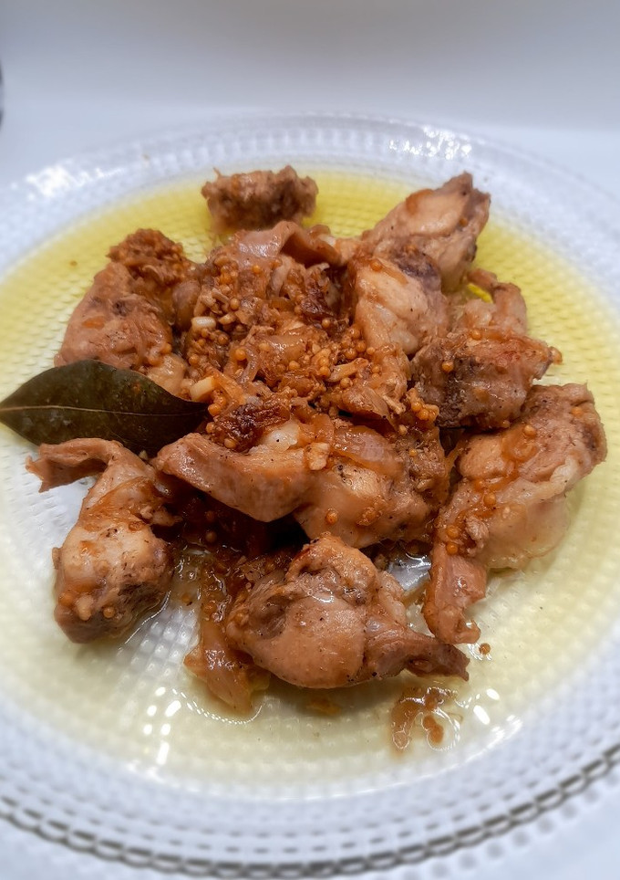 Una foto de Lomos de conejo encebollado