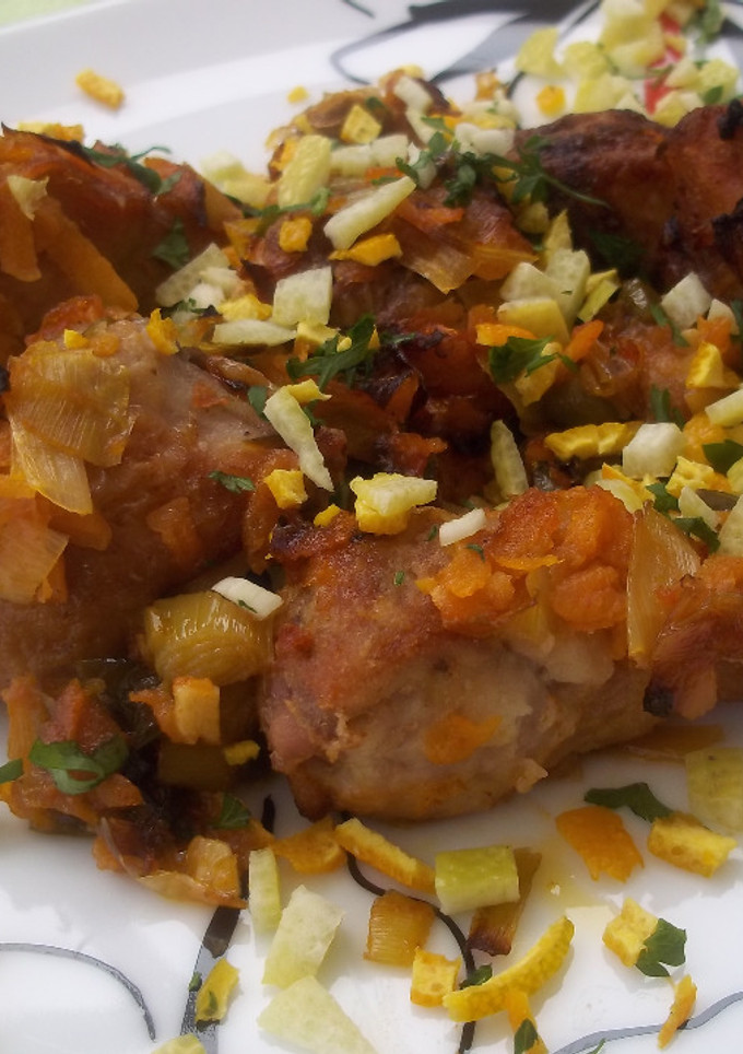 Una foto de Conejo con verduras al horno y gramola