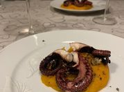 Una foto di polpo al forno