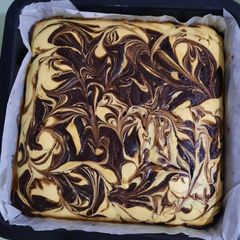 A picture of Cheese brownies.