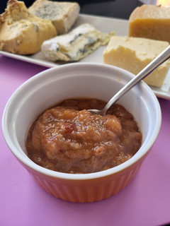 Una foto de Chutney de ruibarbo y manzana