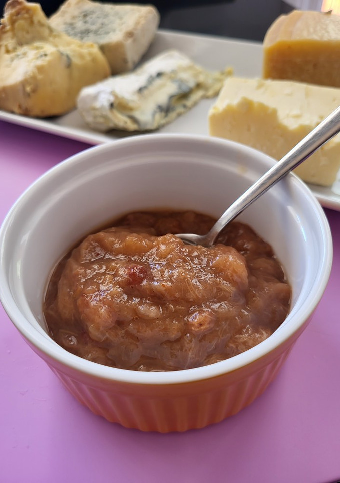 Una foto de Chutney de ruibarbo y manzana