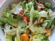 Una foto de ensalada de palta o aguacate