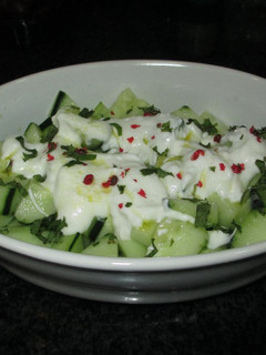Una foto de Pepinos con salsa de yogur griego