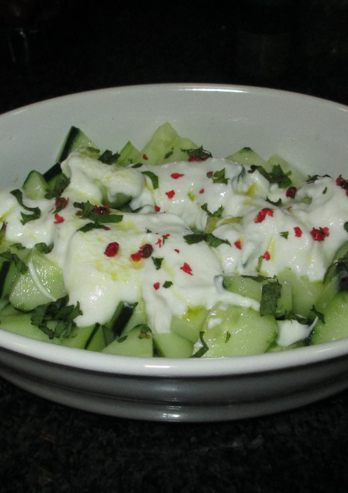 Una foto de Pepinos con salsa de yogur griego