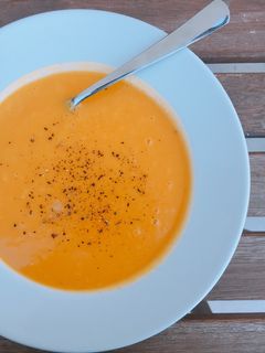 Una foto de Puré de calabaza, patata, zanahoria y puerro