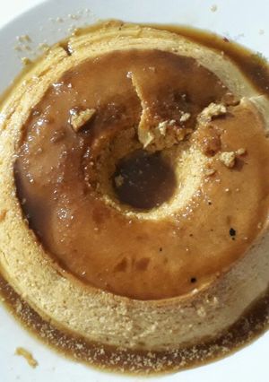 Una foto de Flan casero con azúcar mascabo