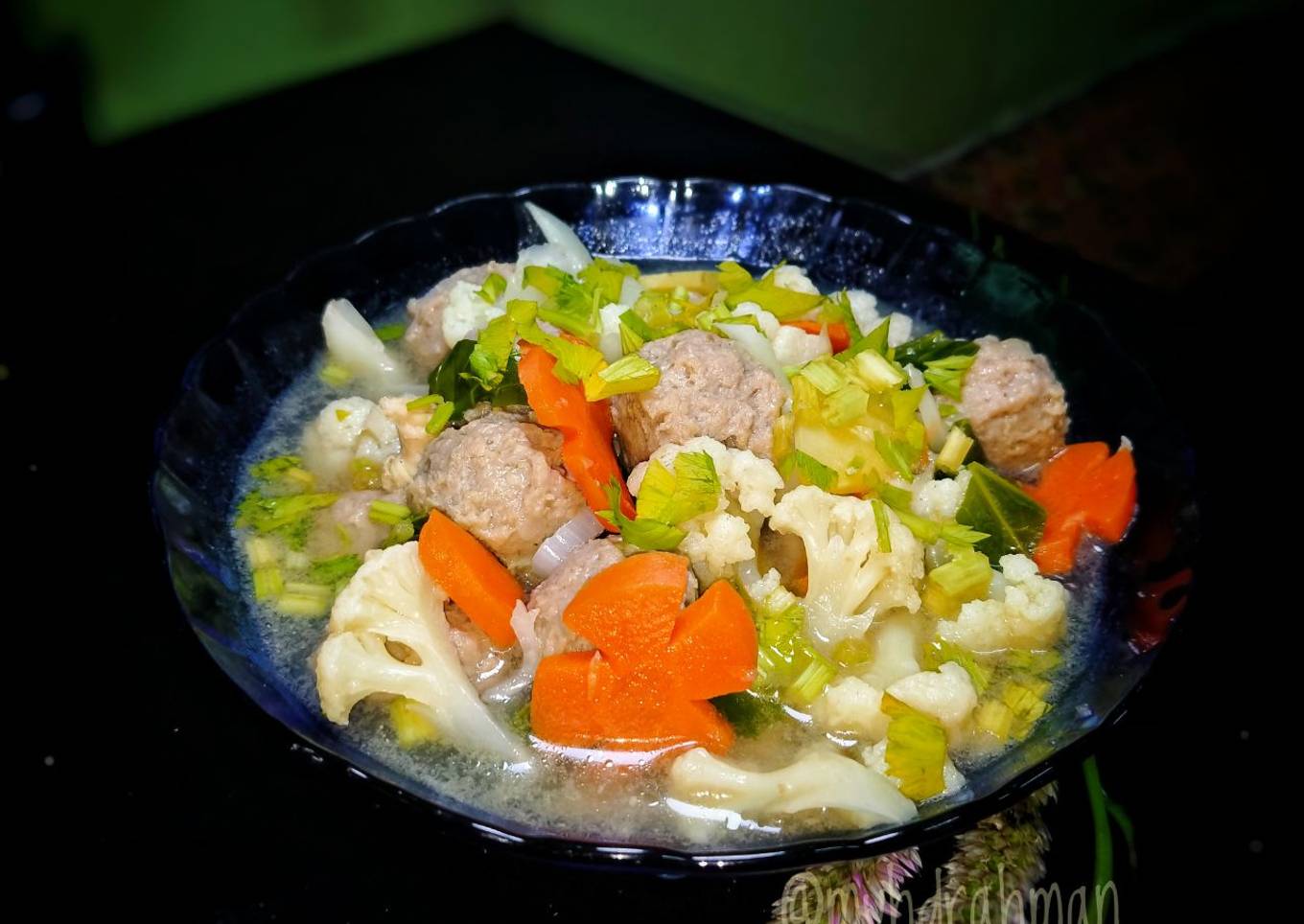Sup sayur dengan bakso