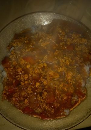 Una foto de Arroz con picada de pollo económico 🥰