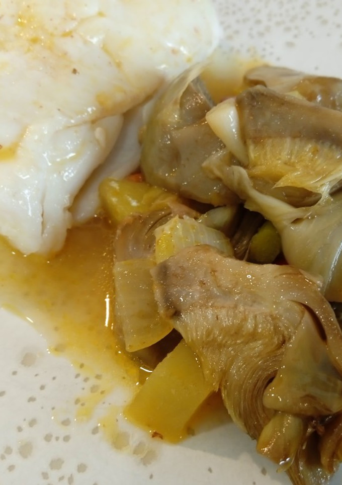 Una foto de Bacalao con alcachofas