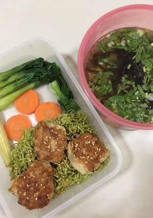 รูปของ “บะหมี่ผักแห้งหน้าไก่”