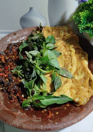 Foto resep Telur Dadar Geprek Sambal Belut