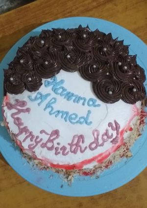 A picture of Half Chocolate & Half Vanilla Cake.