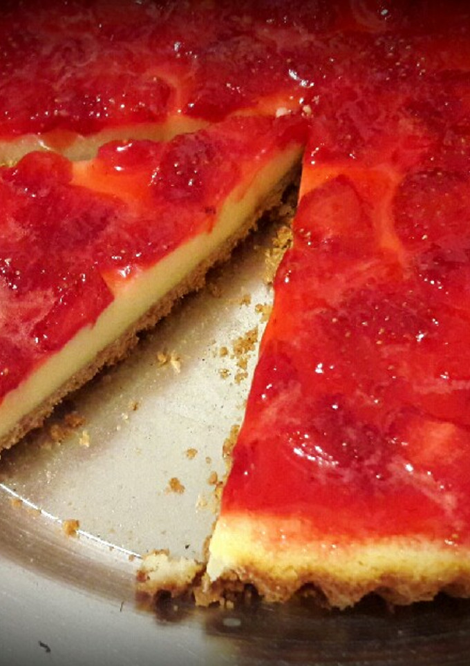 Una foto de Cheesecake con salsa de frutilla 🍓