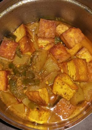 A picture of Paneer masala.