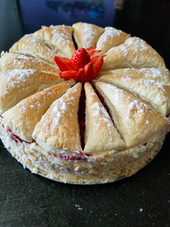 Una foto de Tarta hojaldre y frutos rojos