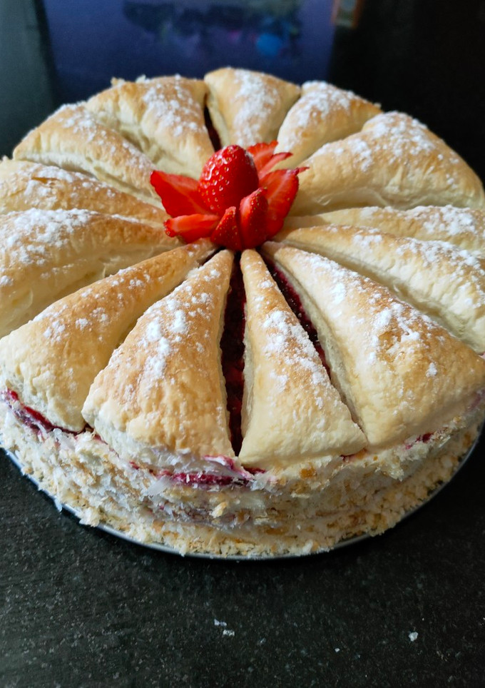 Una foto de Tarta hojaldre y frutos rojos