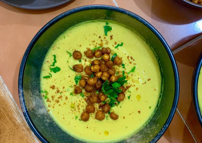 Delicious Food Mexico Food Golden Soup (Turmeric and Cauliflower Soup with Crispy Chickpeas)