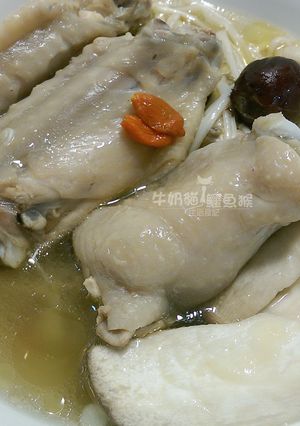 紅棗枸杞菇菇雞湯【電鍋料理】 的食譜成品照片