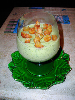Una foto de Copas con crema de calabacín dietética