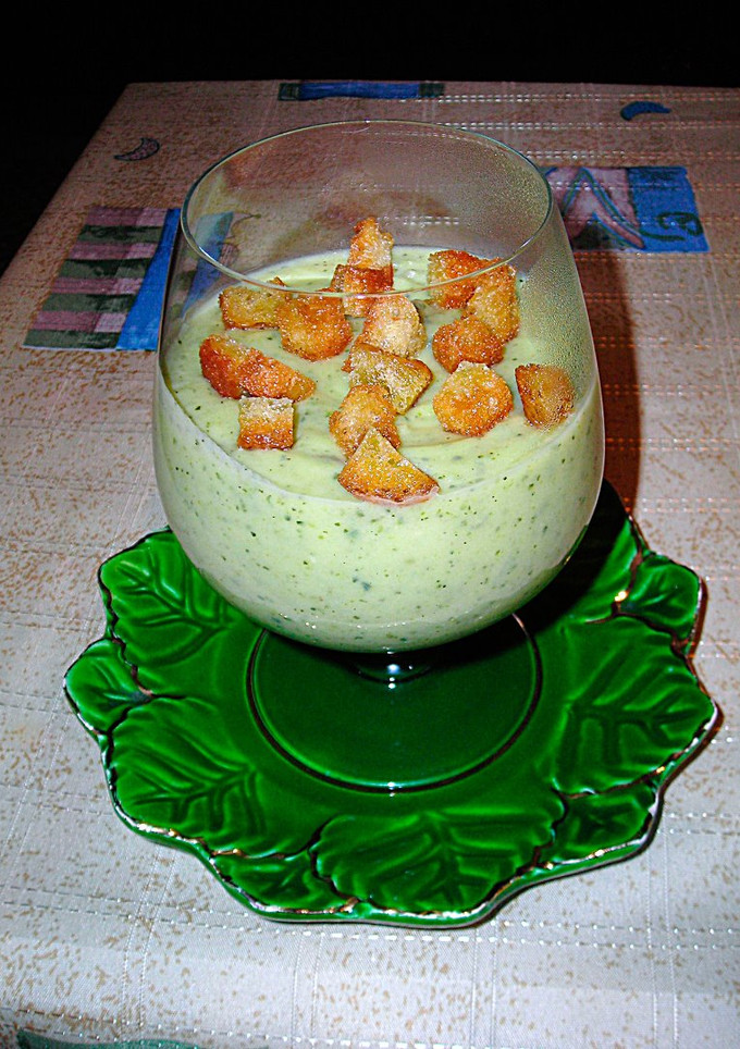 Una foto de Copas con crema de calabacín dietética