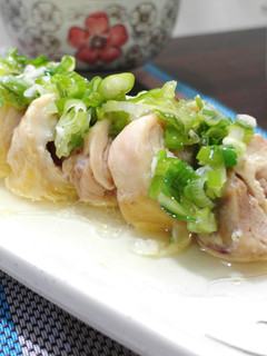 【家常菜】蔥油雞腿捲(電鍋料理) 的食譜成品照片