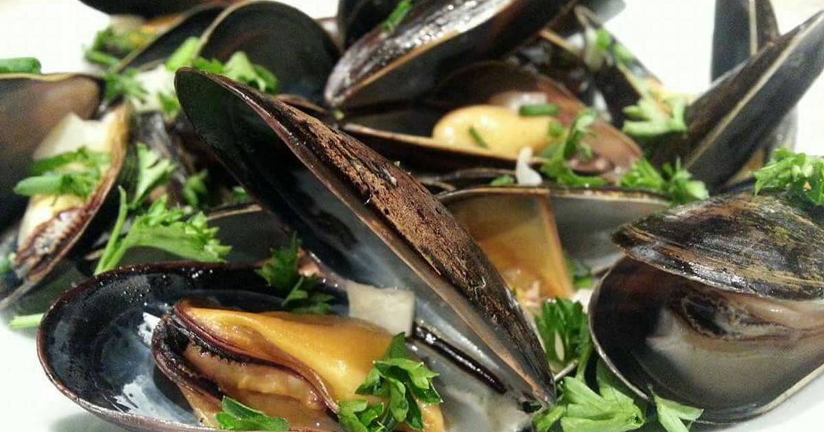 Classic French Mussels Recipe by Tiffany Rezende Cookpad