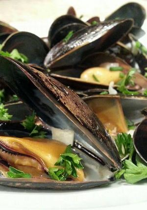 A picture of Classic French Mussels.