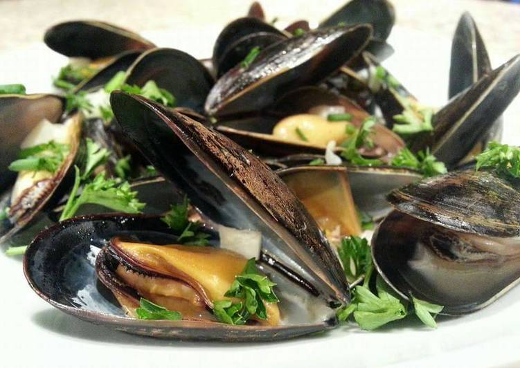 Classic French Mussels