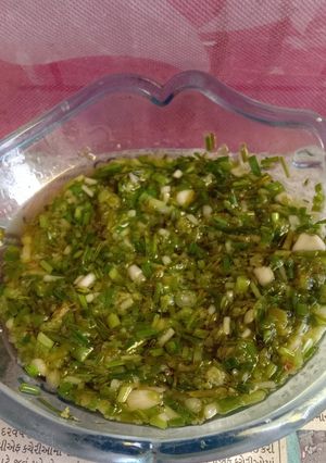 ઘી વાળું લીલું લસણ રેસીપી મુખ્ય ફોટો