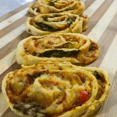 A picture of Pizza Pinwheels.